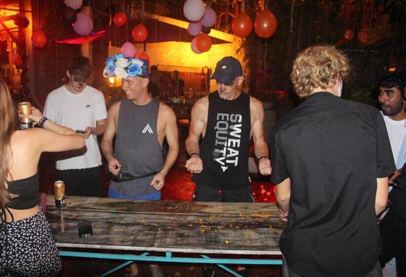 Seconds Hostel   Colombo