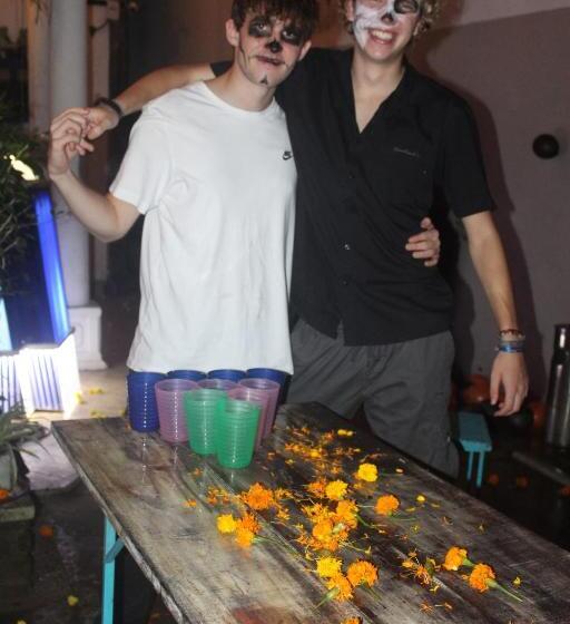 Seconds Hostel   Colombo