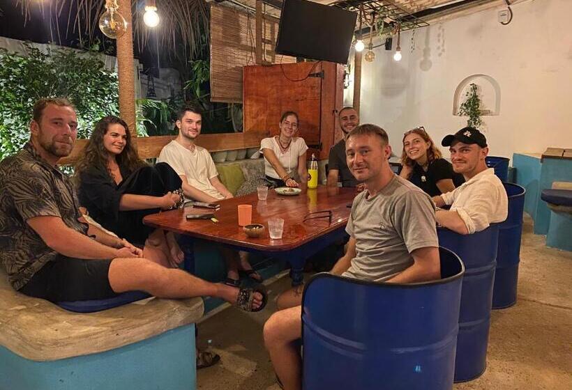 Seconds Hostel   Colombo