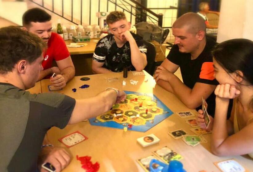 Seconds Hostel   Colombo