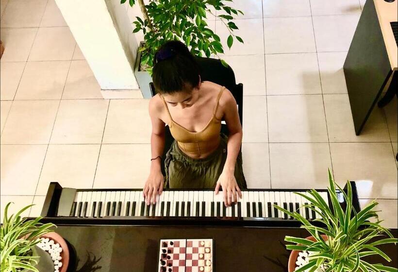 Seconds Hostel   Colombo