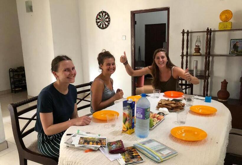 Seconds Hostel   Colombo