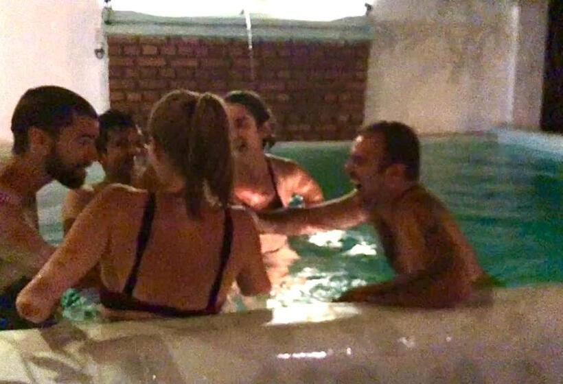 Seconds Hostel   Colombo