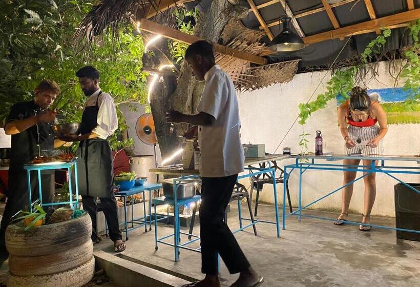 Seconds Hostel   Colombo