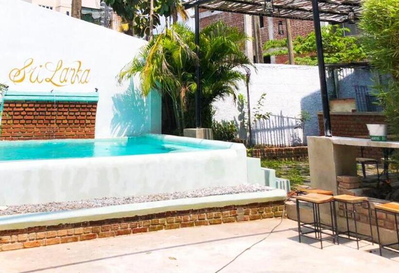 Seconds Hostel   Colombo