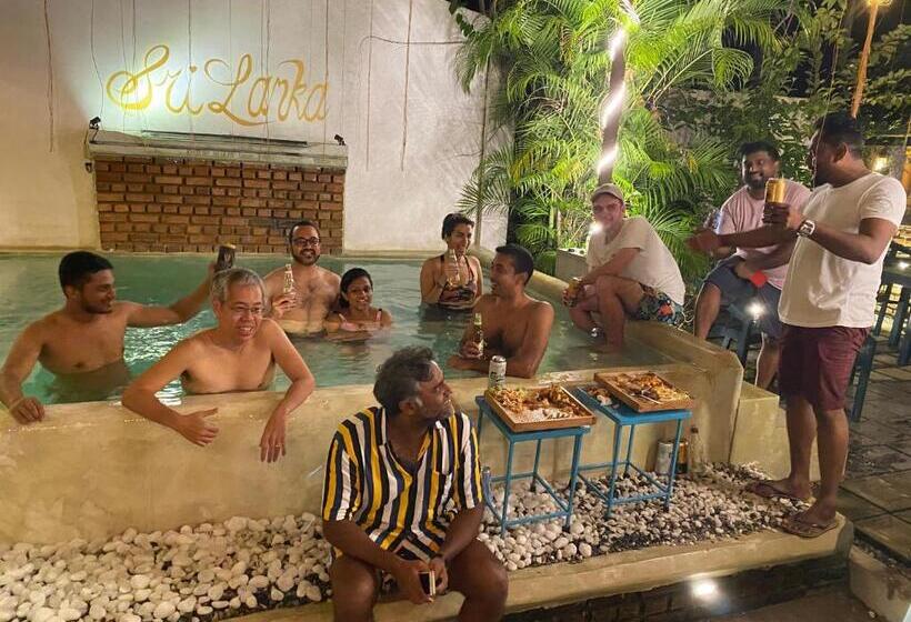 Seconds Hostel   Colombo