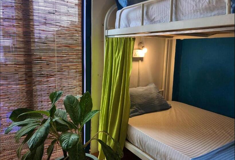 Seconds Hostel   Colombo