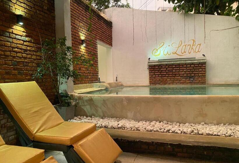 Seconds Hostel   Colombo