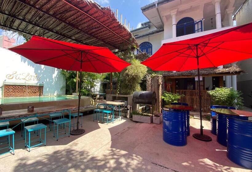 Seconds Hostel   Colombo