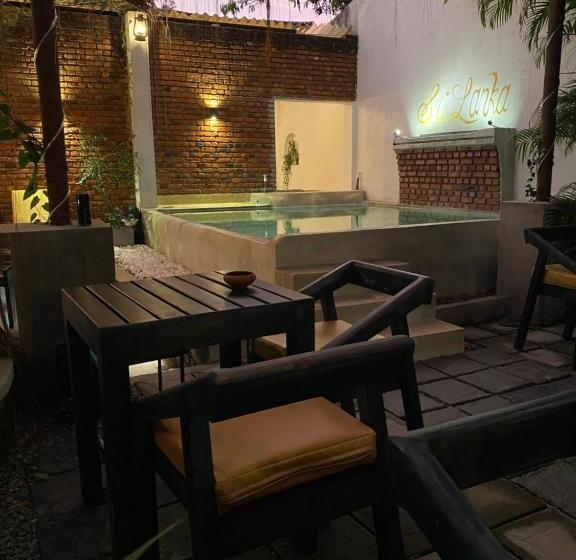 Seconds Hostel   Colombo