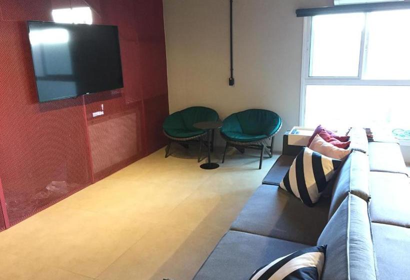 Artsy Vitoria Hostel