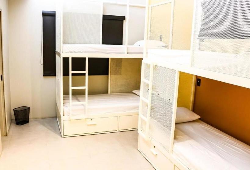 Artsy Vitoria Hostel