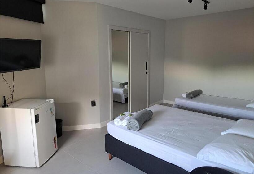 Artsy Vitoria Hostel