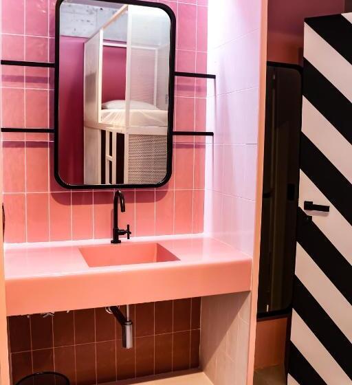 Artsy Vitoria Hostel