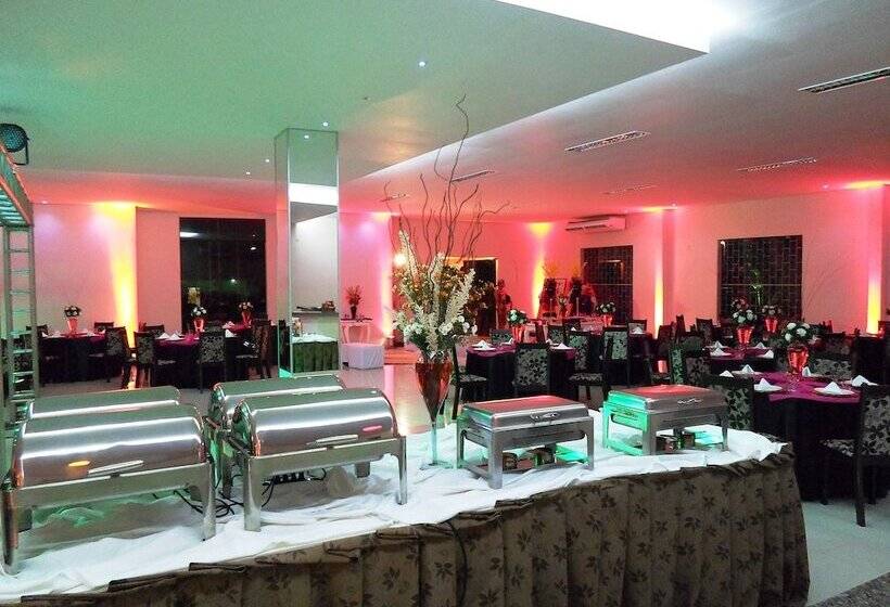 בית מלון כפרי Amazon River Resort