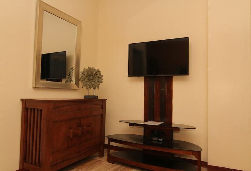 هتل Charos Dormitel