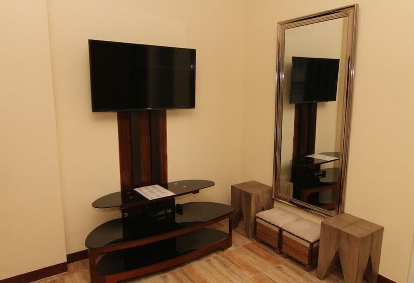 هتل Charos Dormitel