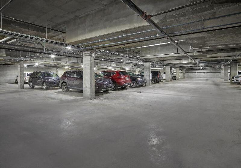 בית מלון כפרי Element Edmonton West