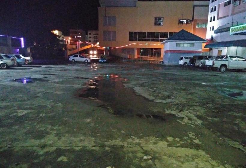 فندق Golden Palms