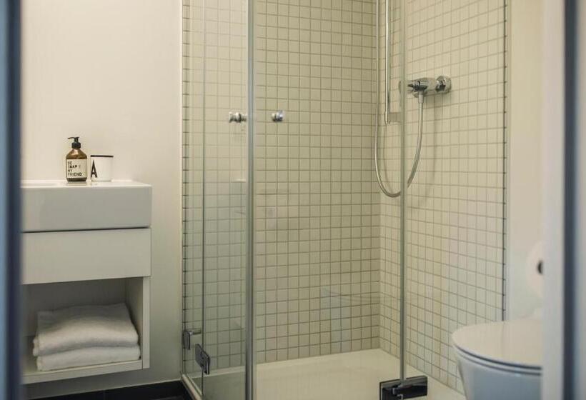 ホテル Krone Hard   Self Check In