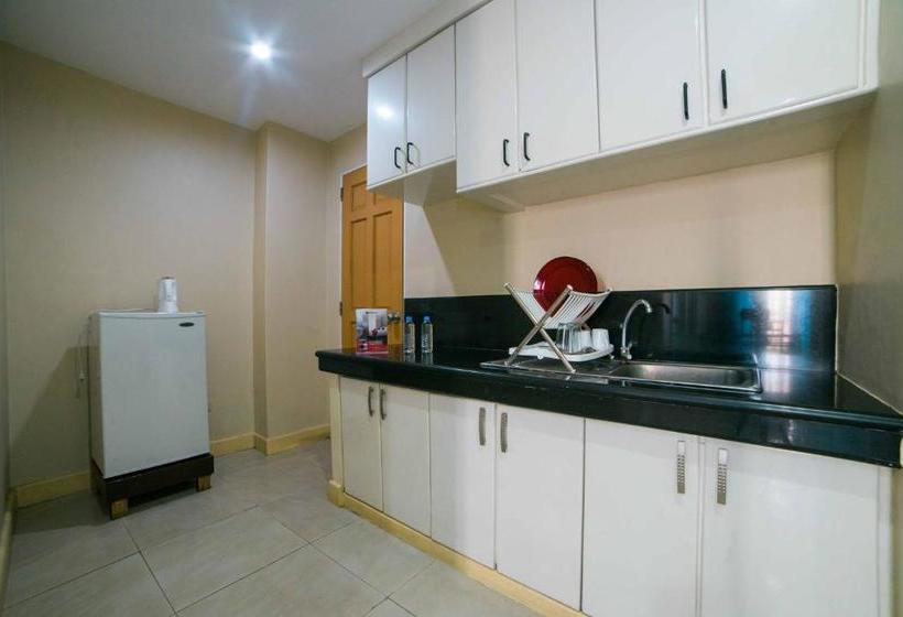 Отель Reddoorz Plus @ Better Living Paranaque