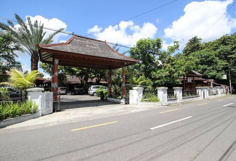 酒店 Reddoorz Plus Near Alun Alun Selatan 2