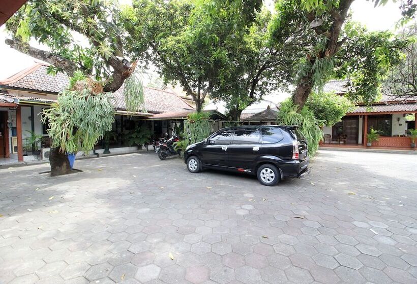 酒店 Reddoorz Plus Near Alun Alun Selatan 2