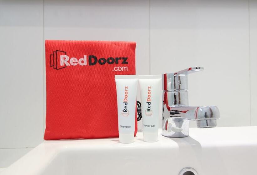 酒店 Reddoorz Plus Near Alun Alun Selatan 2