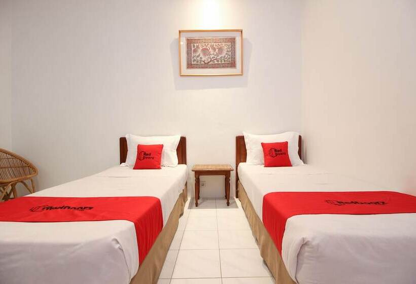 酒店 Reddoorz Plus Near Alun Alun Selatan 2