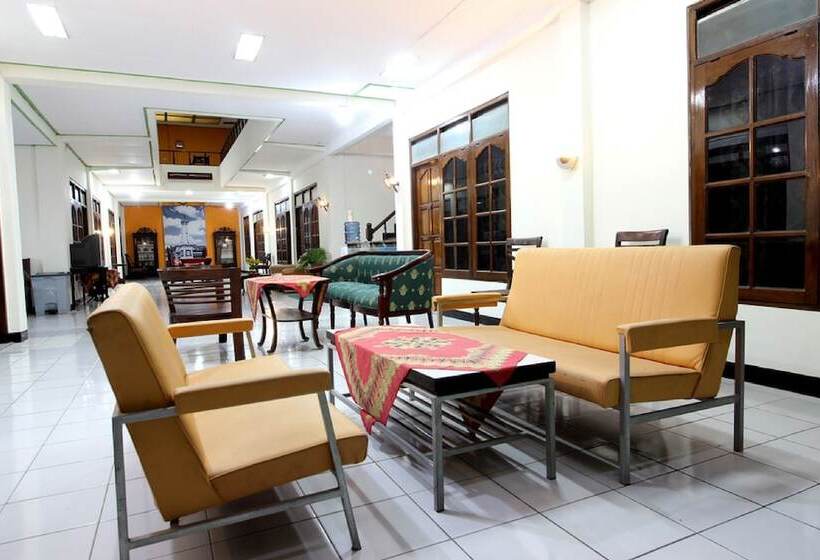 호텔 Reddoorz Plus Syariah Near Lempuyangan Station 3