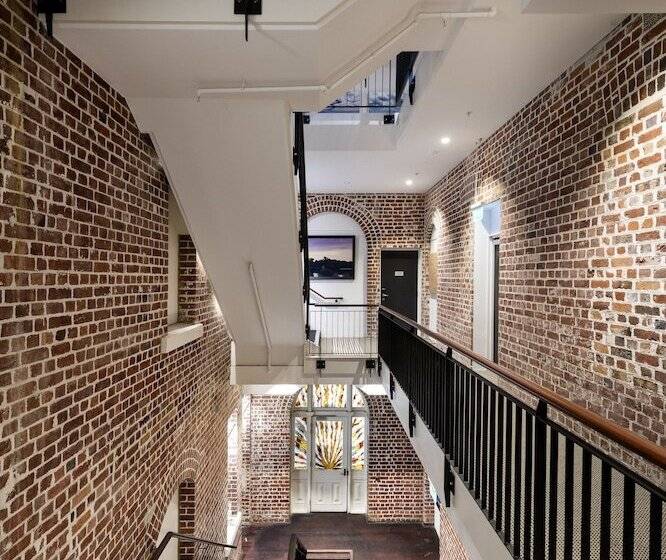 בית מלון כפרי The National