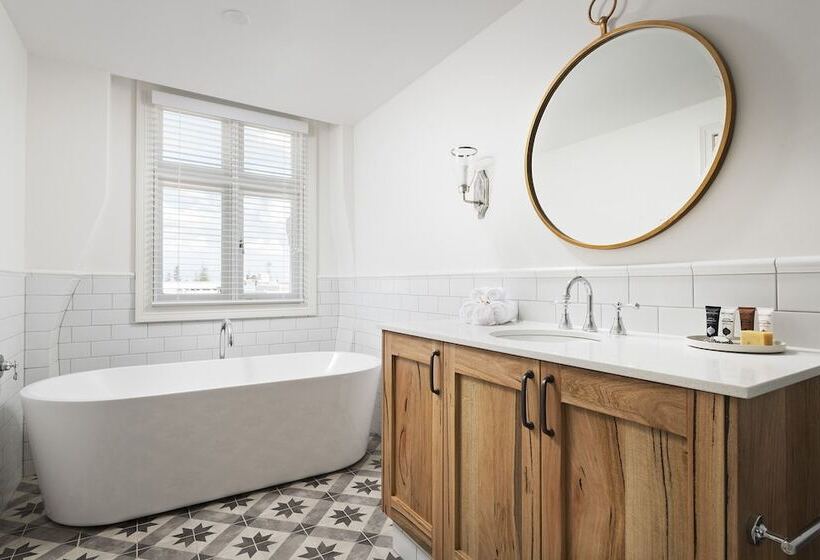 בית מלון כפרי The National