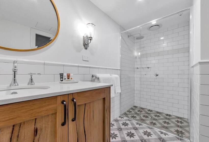 בית מלון כפרי The National