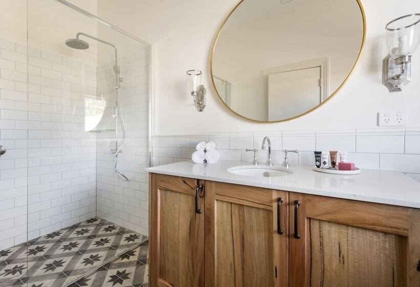 בית מלון כפרי The National