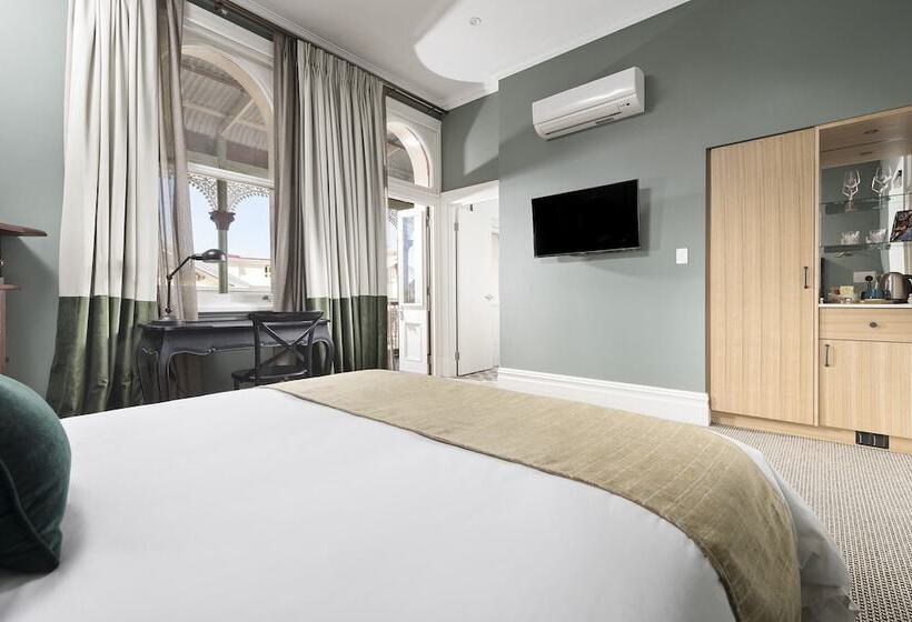 בית מלון כפרי The National