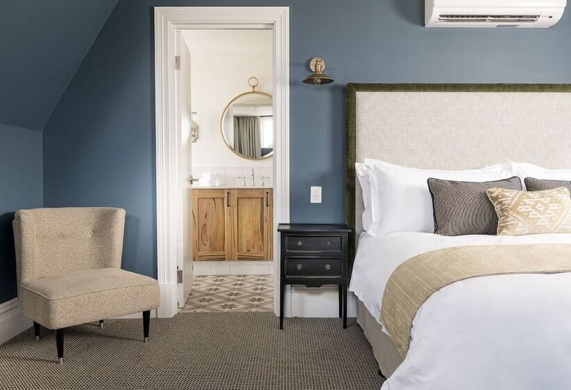 בית מלון כפרי The National