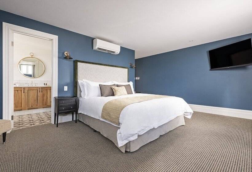 בית מלון כפרי The National