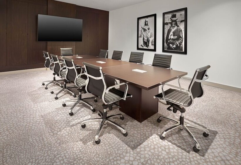 בית מלון כפרי The Westin Calgary Airport