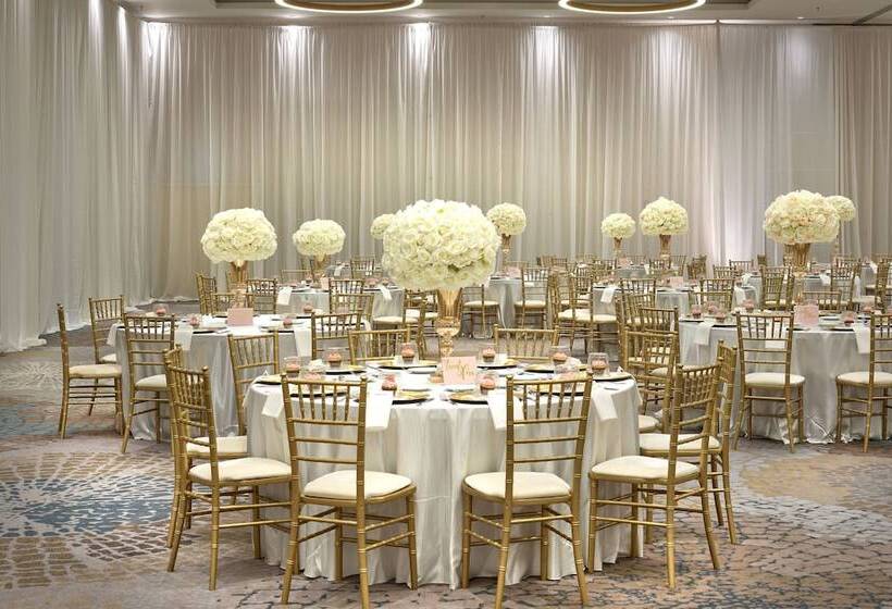 בית מלון כפרי The Westin Calgary Airport