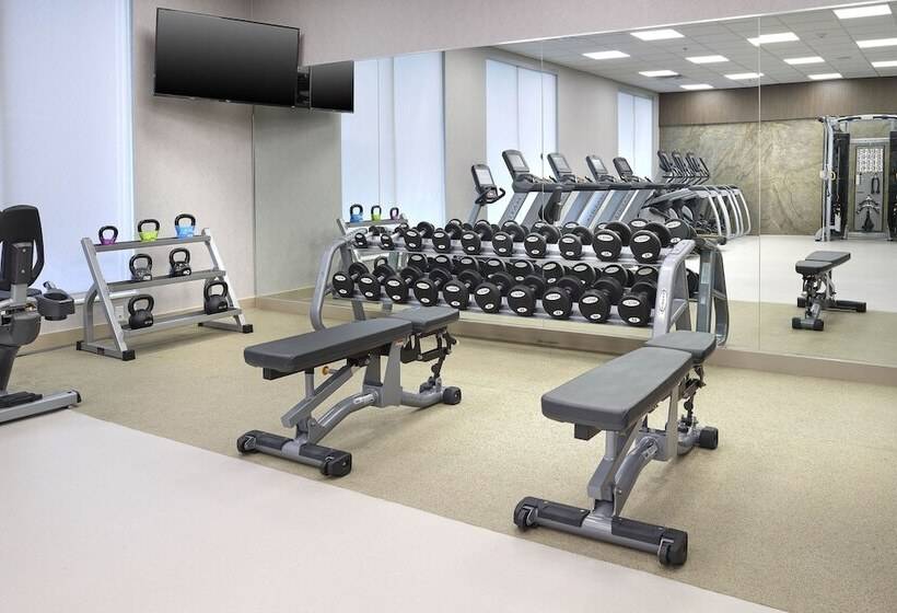 בית מלון כפרי The Westin Calgary Airport