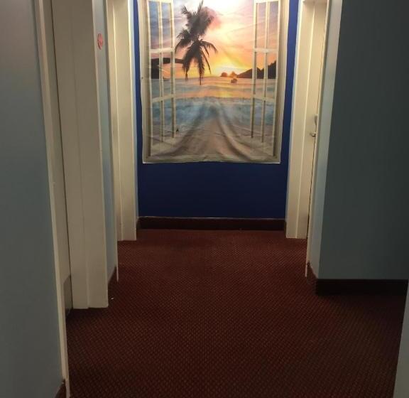 فندق Travel Inn & Suites