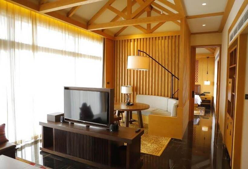 هتل Jinmao Pureal Mountain Liiang