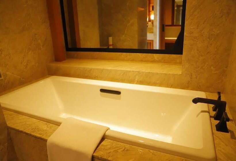 هتل Jinmao Pureal Mountain Liiang