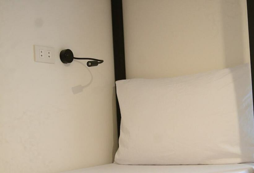 Kame House Backpackers   Hostel   Adults Only