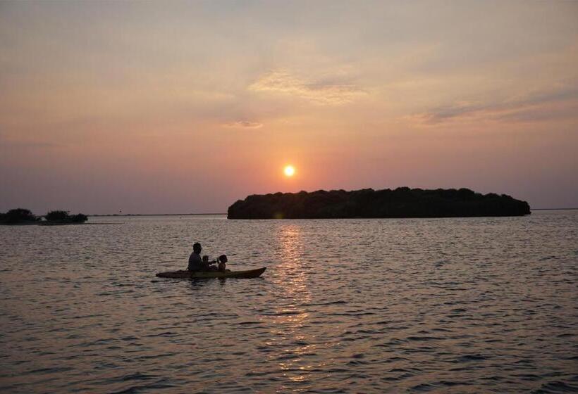 Kitelantis Hotel And Resort