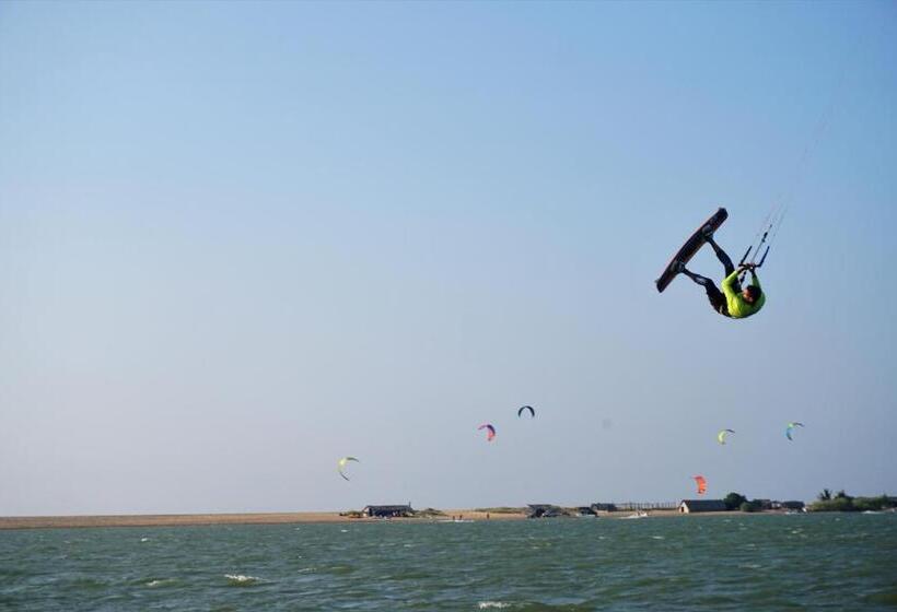 Kitelantis Hotel And Resort