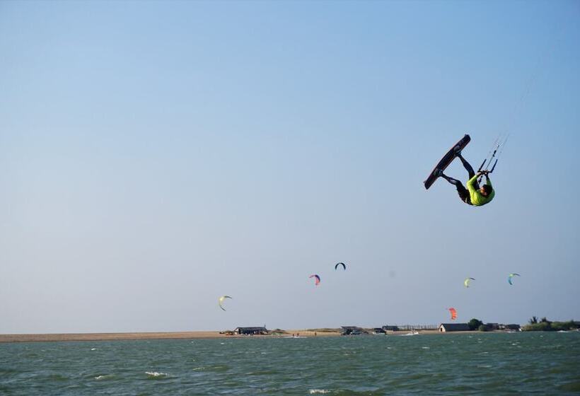 Kitelantis Hotel And Resort