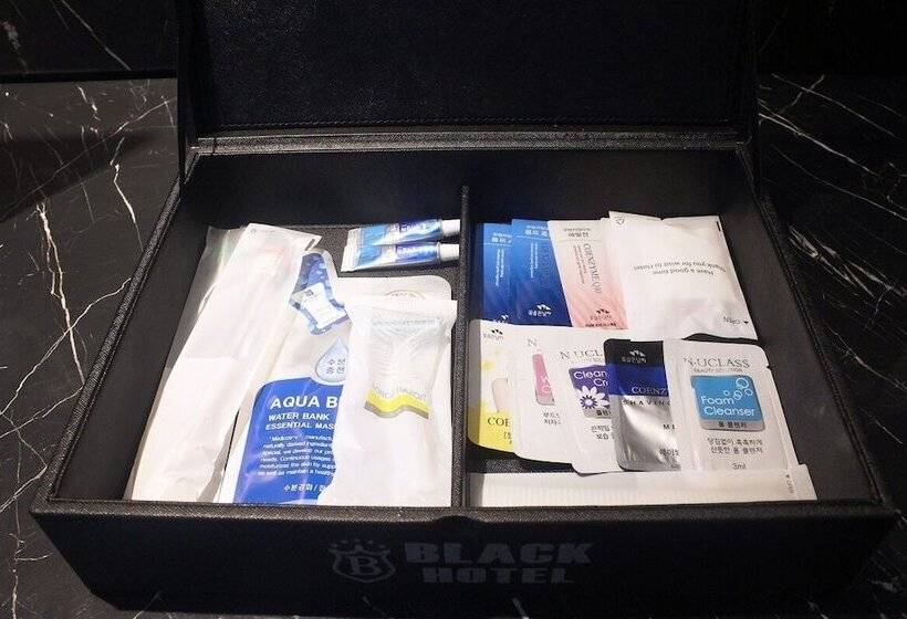 فندق على الطريق Black