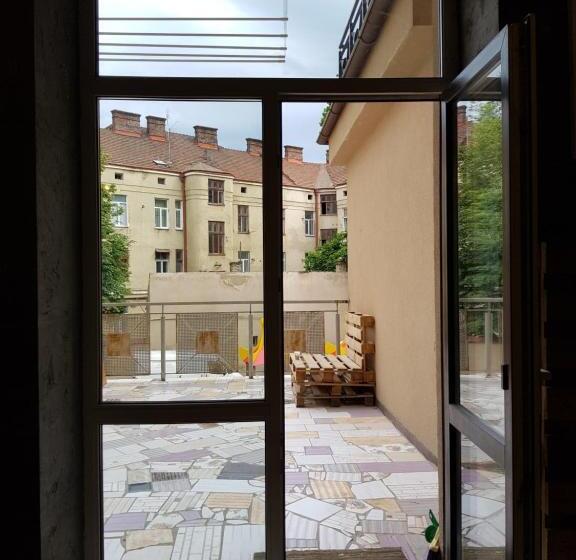 هاستل Travel Station