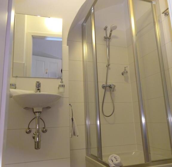 مبيت وإفطار Widhof   Check In Im Hotel Nibelungenhof